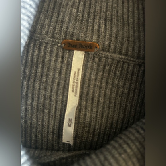 Free People Turtleneck Slouchy Sweater Size M - Picture 9 of 10